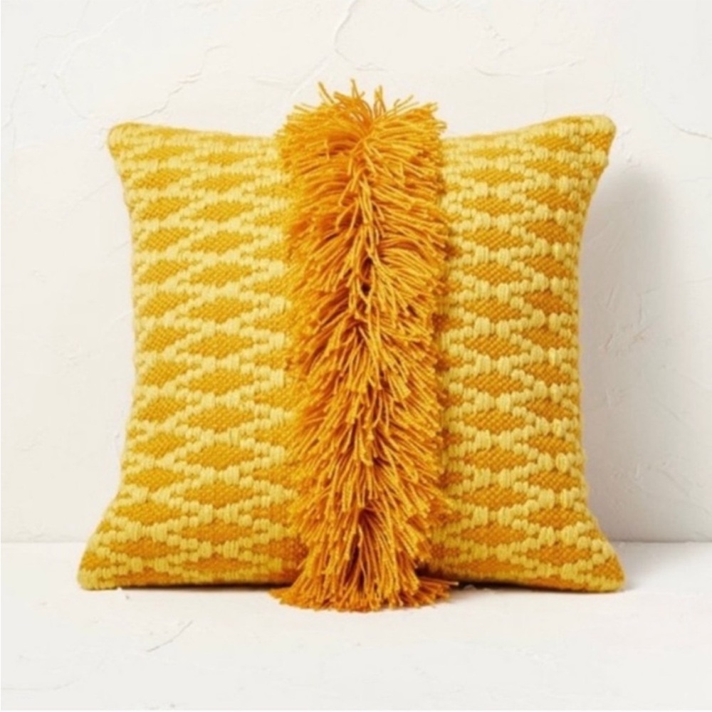 NEW Opalhouse Jungalow Gold Yellow Diamond Texture Woven Throw Pillow
18"